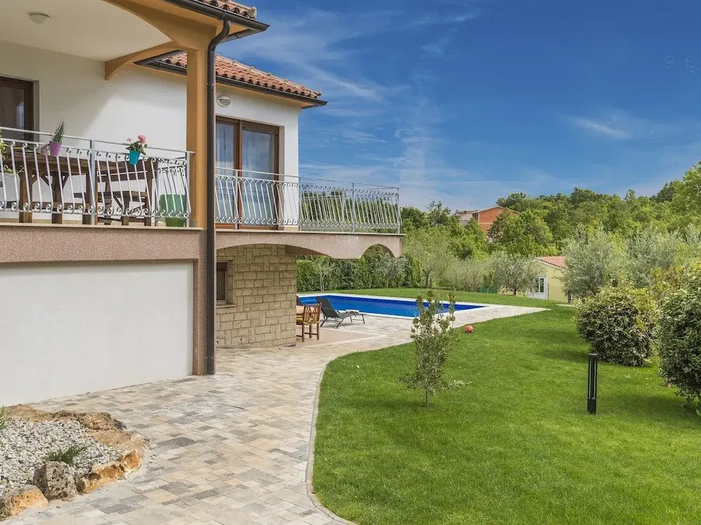 Holiday House With Private Pool and Garden in Nova Vas, Near Porec