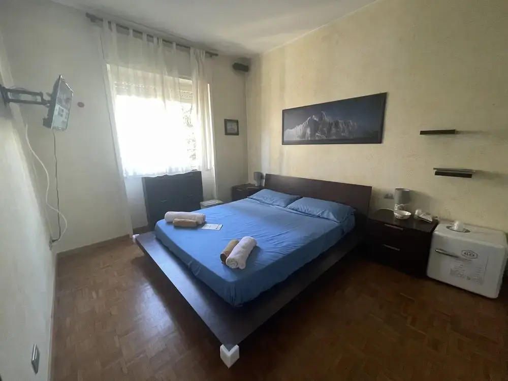 4 bed Apartment in Milano 7 min Duomo up to 6 Peop