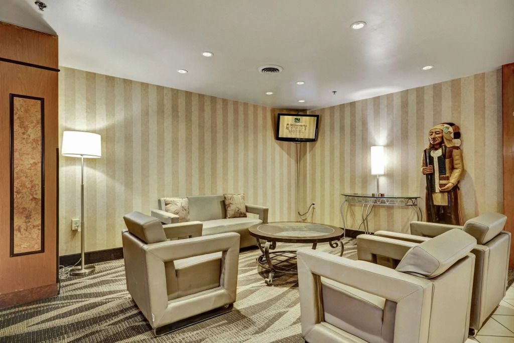 Quality Hotel & Suites At The Falls