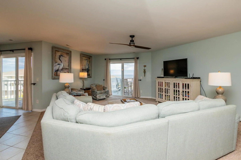 Southern Shores Oak Island Oceanfront with Pool Villa