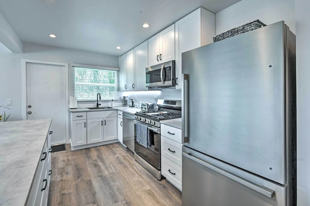 Mod San Diego Apt w/ Patio - Walk to Harbor!