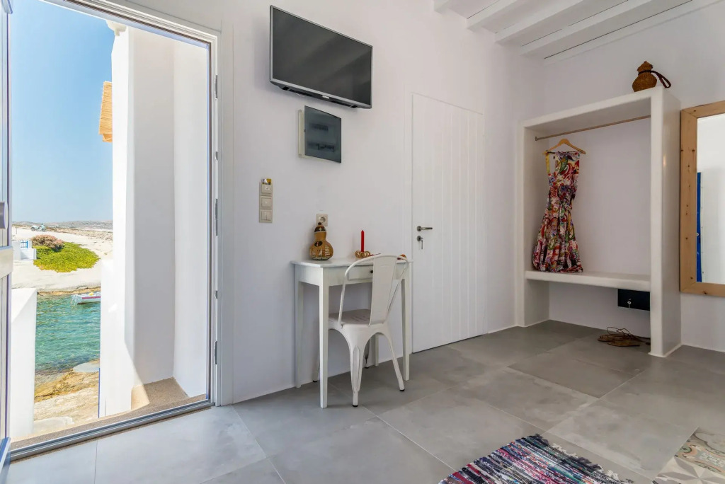 Manolis Filio Home By The Sea Milos