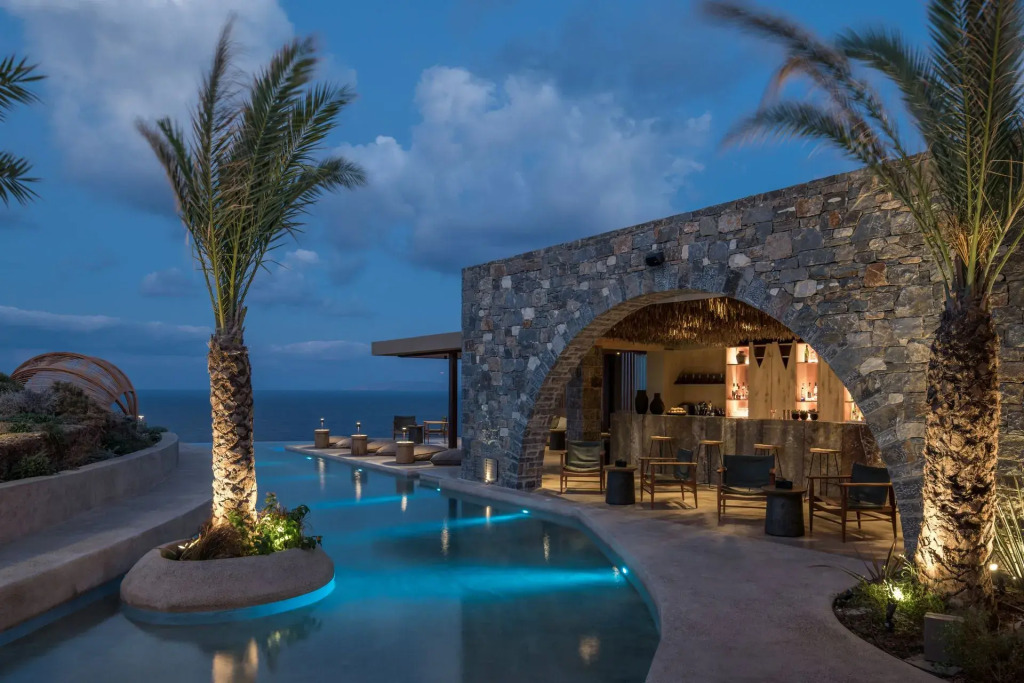 Отель Acro Wellness Suites - Adults Only