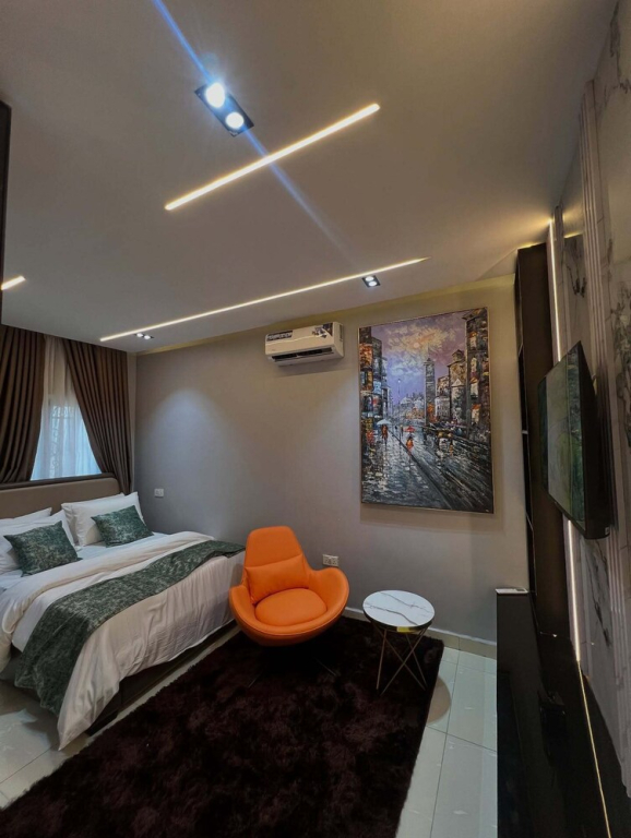 Home N Luxe Apartment