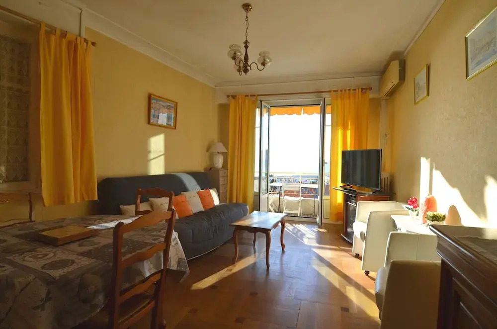 Period apartment 5 persons with Sea View and Parking in Port of Nice