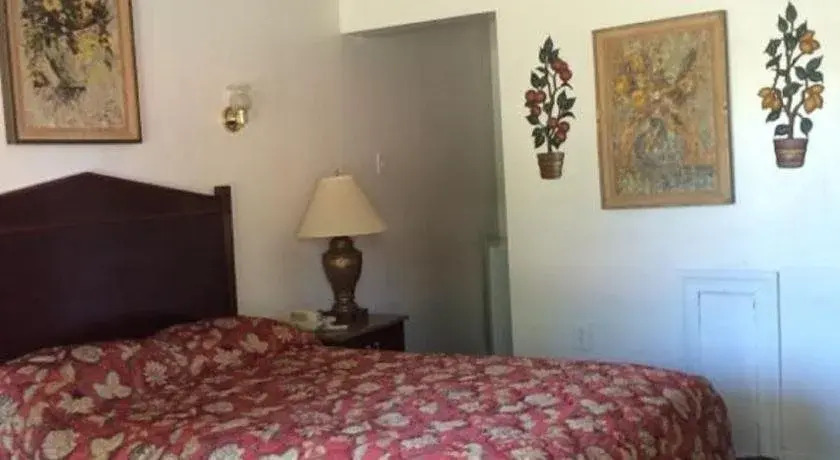 Sunset Manor Motel
