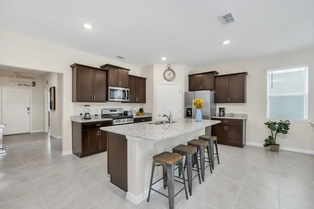 6 Bed 4 Bath Solterra Beautiful Home! 6 Bedroom Villa by RedAwning