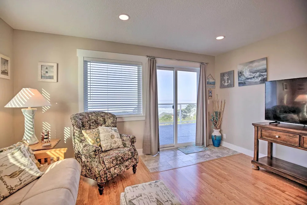 Ocean-view Lincoln City Retreat w/ 3 Viewing Decks