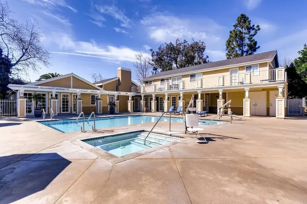 Private Entrance Under The Sea - 2BR/2BATH Next To Ritz Carlton - Walk To Ocean! (MB4)