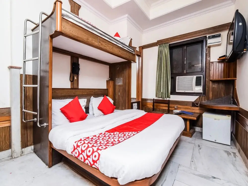 OYO 20000 Hotel Cottage Crown Plaza