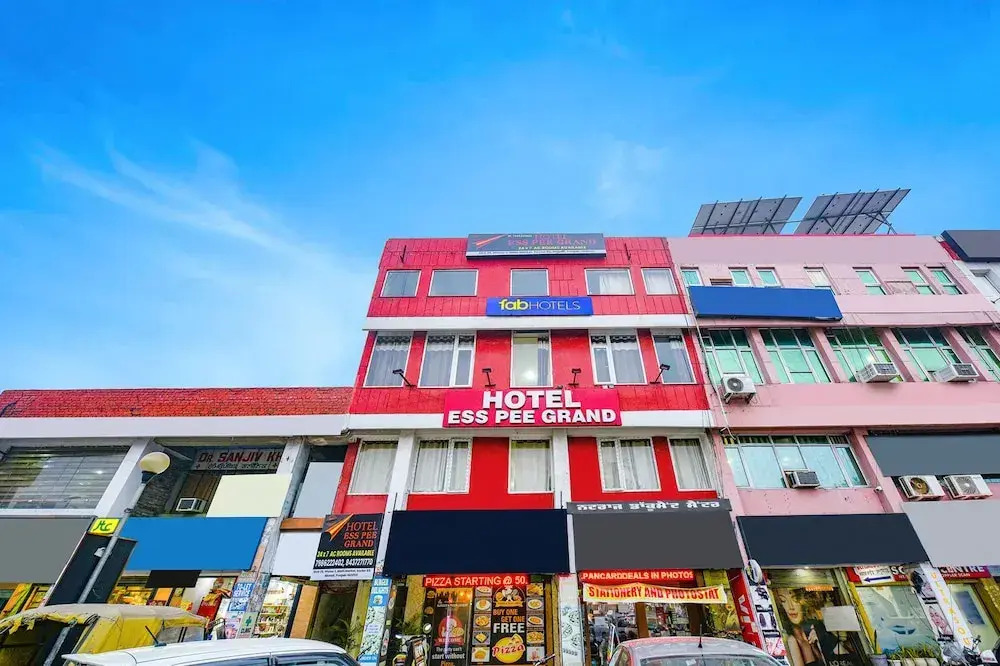 Fabhotel Ess Pee Grand