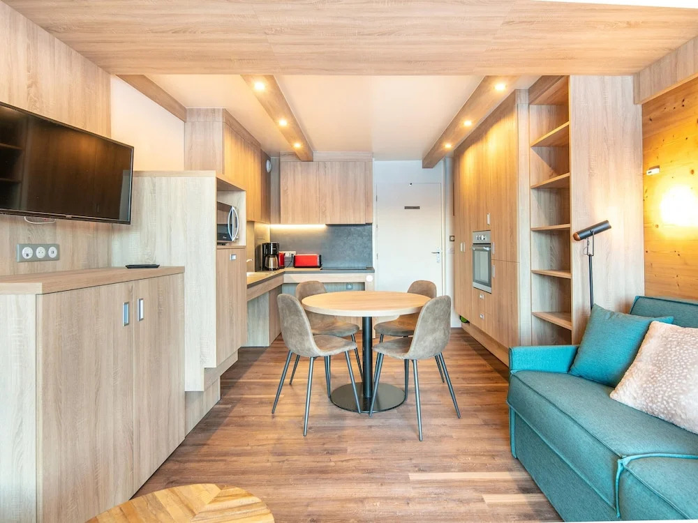 1BR Apartment Stay for 6 in Doucy