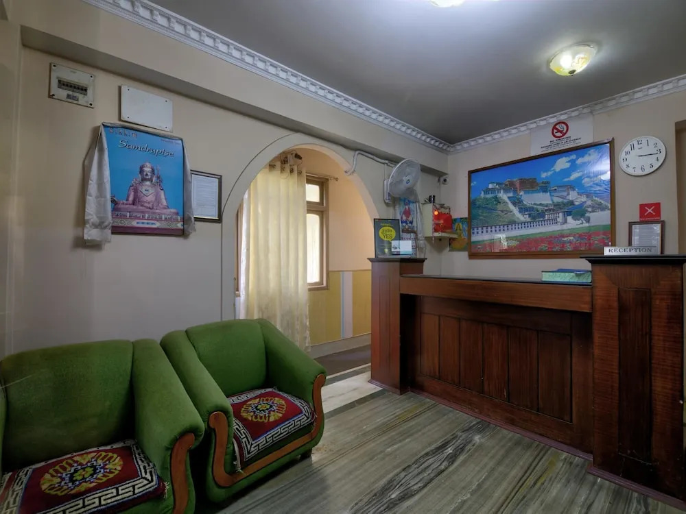Keswani Group Hotel White Mountain - 200 Metres From MG Marg