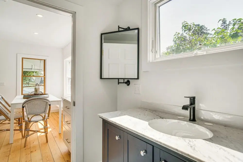 Walk to 2 Beaches! Group-friendly Pocasset Home