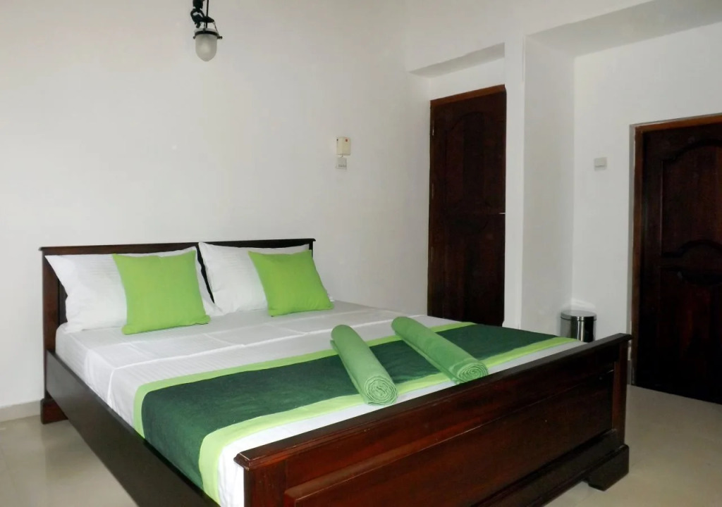 Airport Green Olive Villa