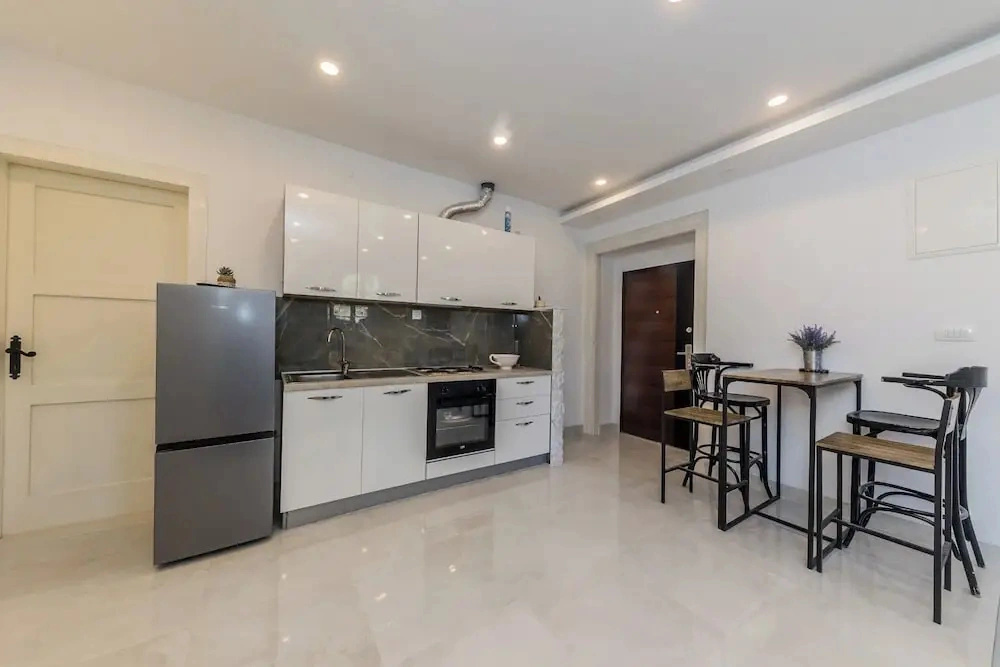 A 2 - Spacious apt on Seafront With the sea View