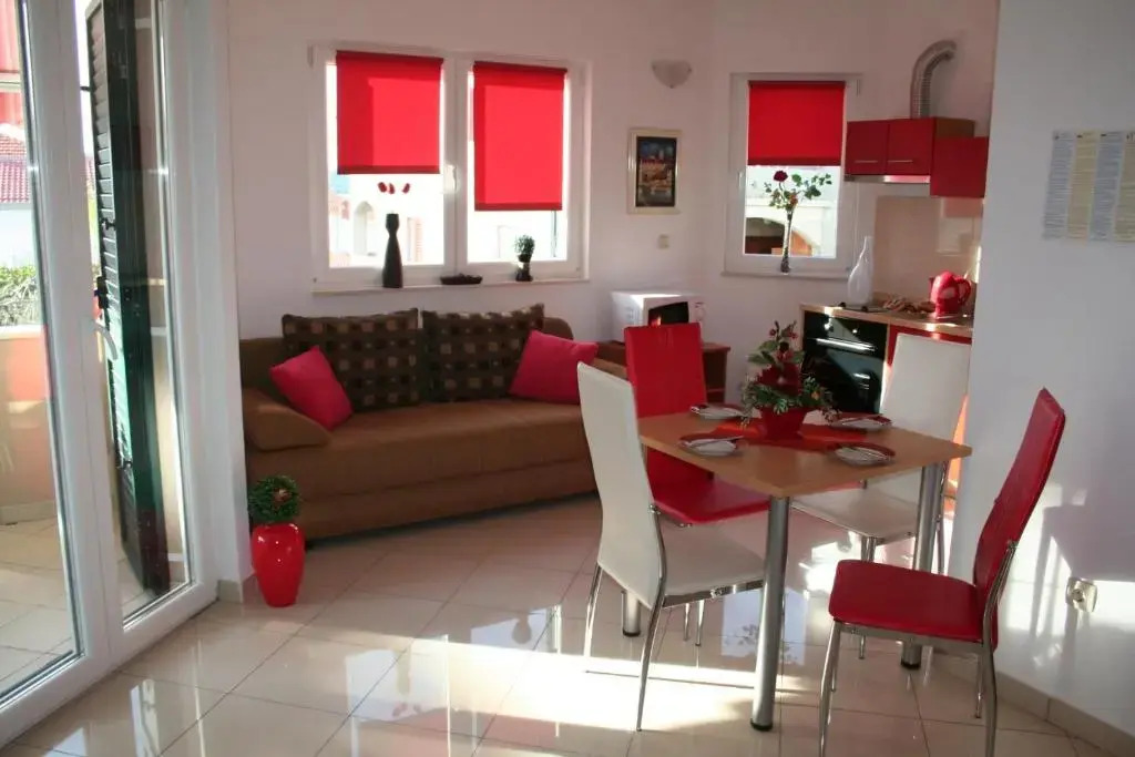 Apt Central - 40m from the beach