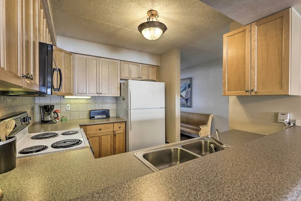 Mtn Views, Ground Floor: Rec Path and Lake Access