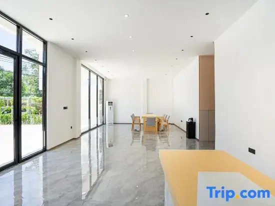 Liangqi Mountain House Homestay (Beihai Silver Beach)