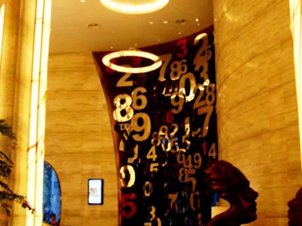 Hangzhou E M Grand Hotel