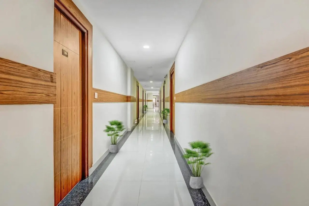 Collection O 70105 Hotel Sai Town House