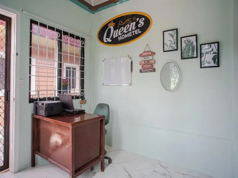 RedDoorz at Queens Hometel