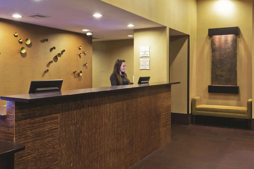 La Quinta Inn & Suites Las Vegas Tropicana