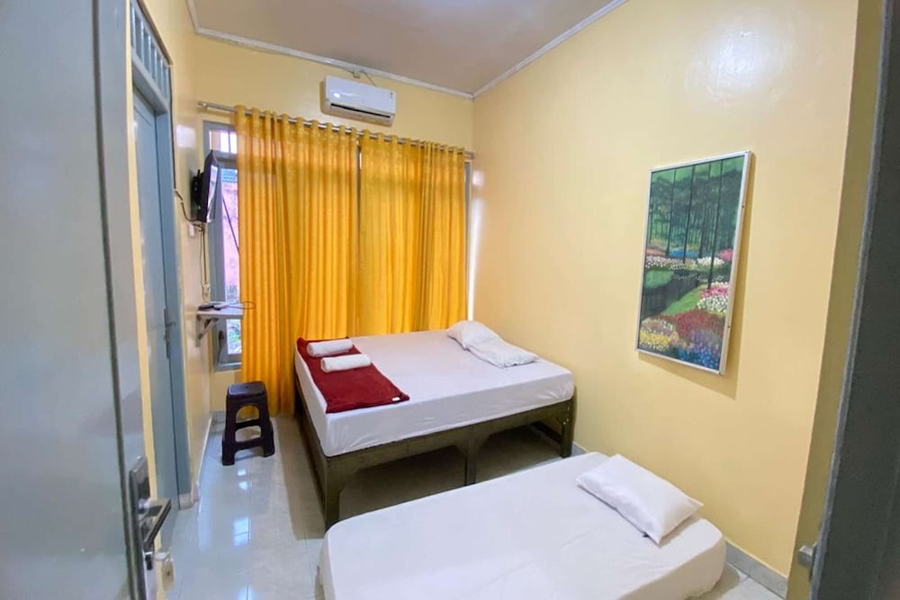OYO 95136 Jec Plumbon Homestay Syariah