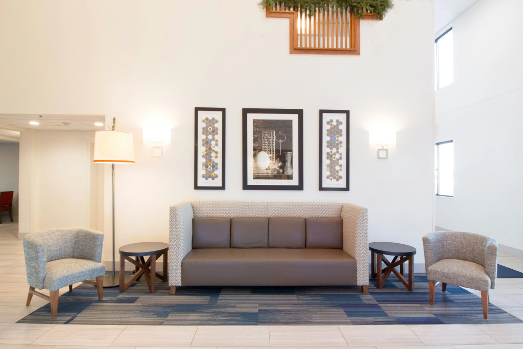Holiday Inn Express & Suites - Worthington by IHG