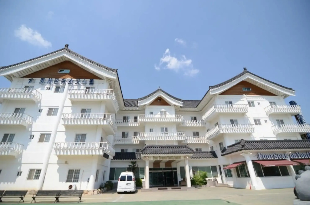 Four Season Youth Hostel