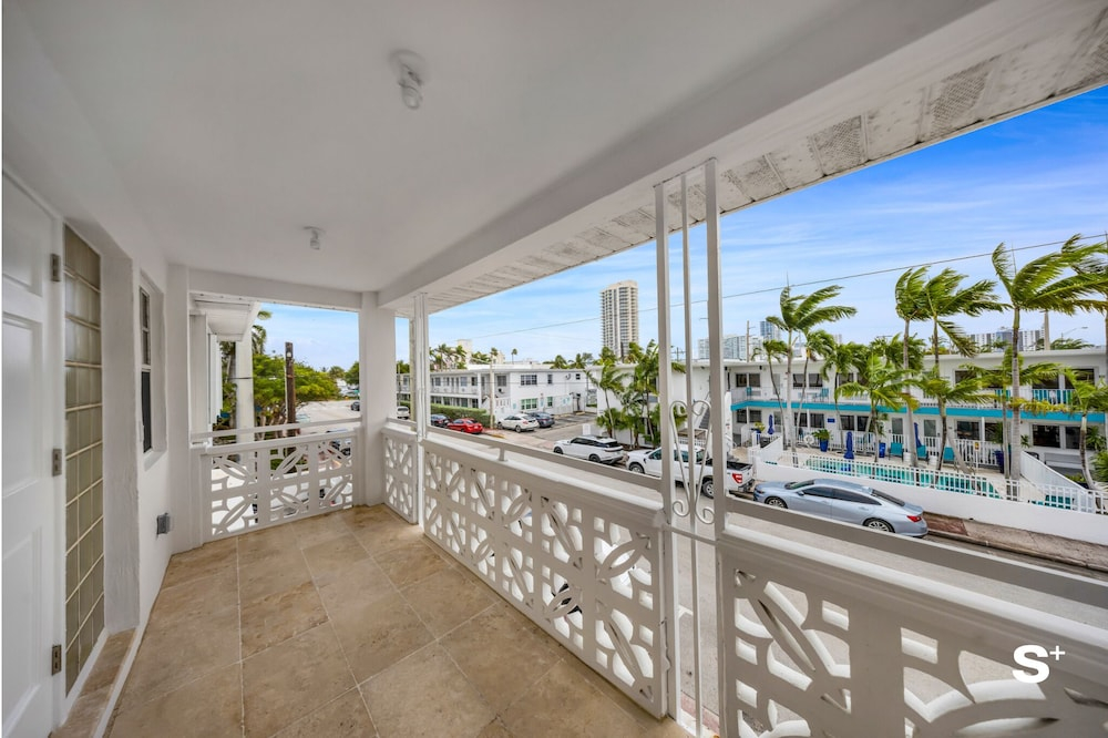 Spacious 1BD Beachside Apt -Free Parking
