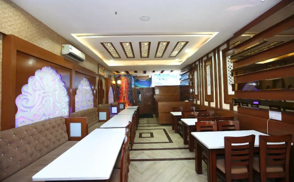 Hotel GST Grand Plaza