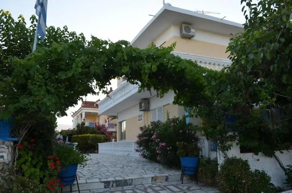 Zefiros by sea