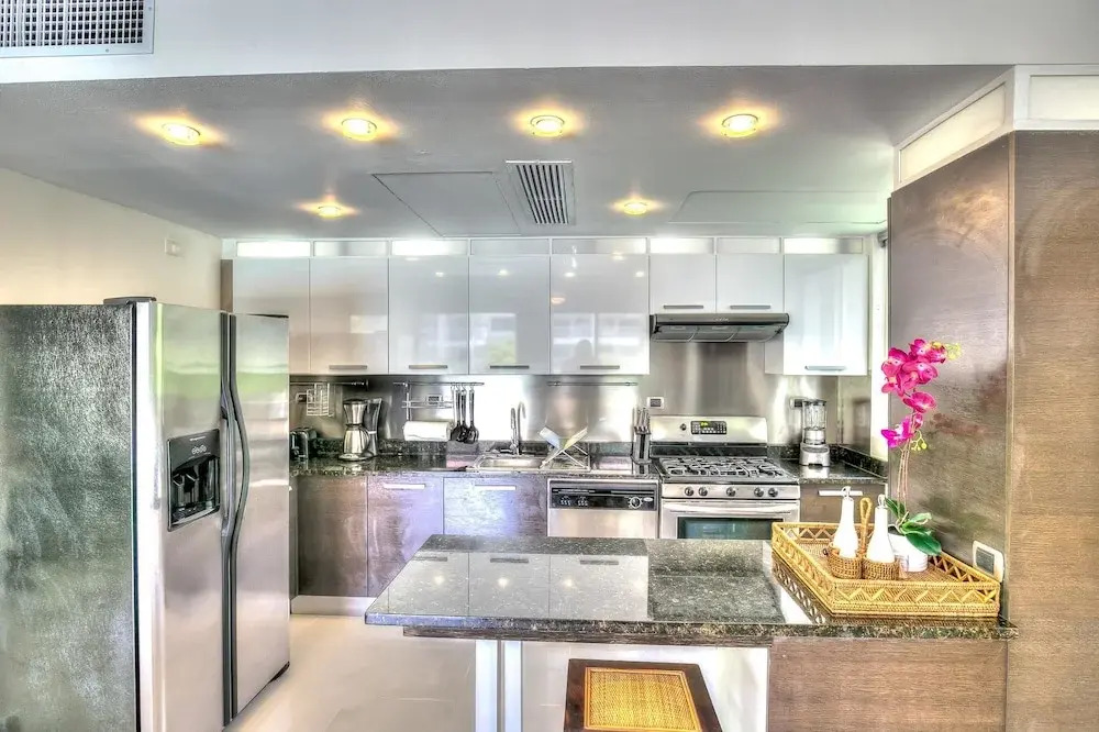 Unique Apartment With Pool View and few Steps Away From The Beach