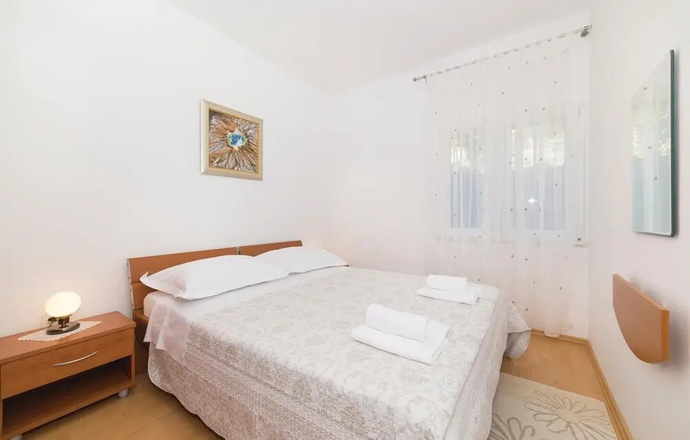 Beautiful Home in Vinisce With Wifi and 2 Bedrooms