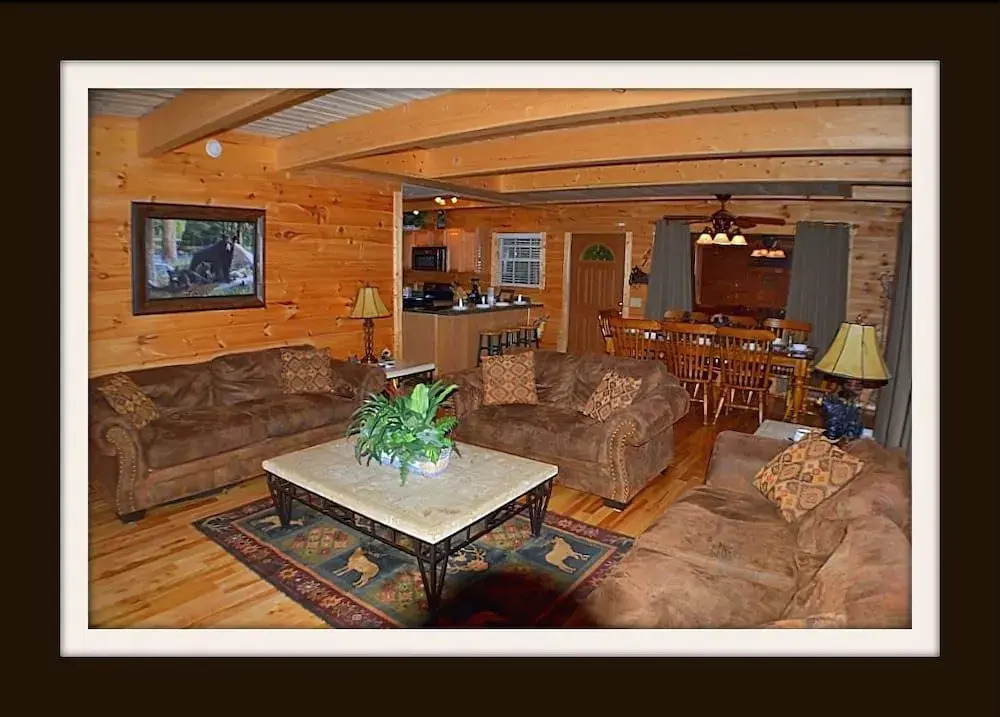 Bearly Hidden Ridge 5 Bedroom Cabin by RedAwning