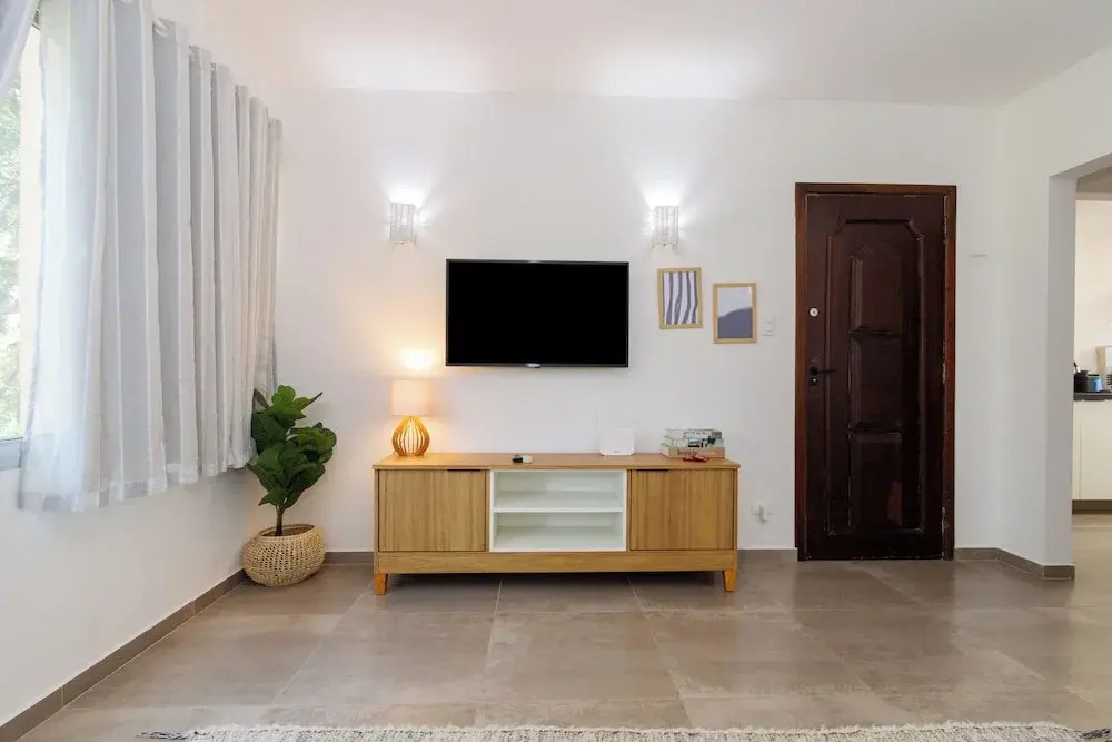 Local 102 Apartment