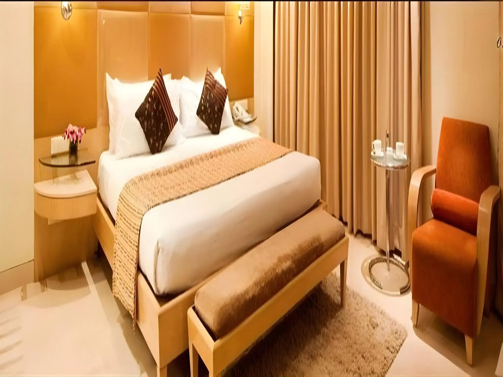 Ascot Hotel