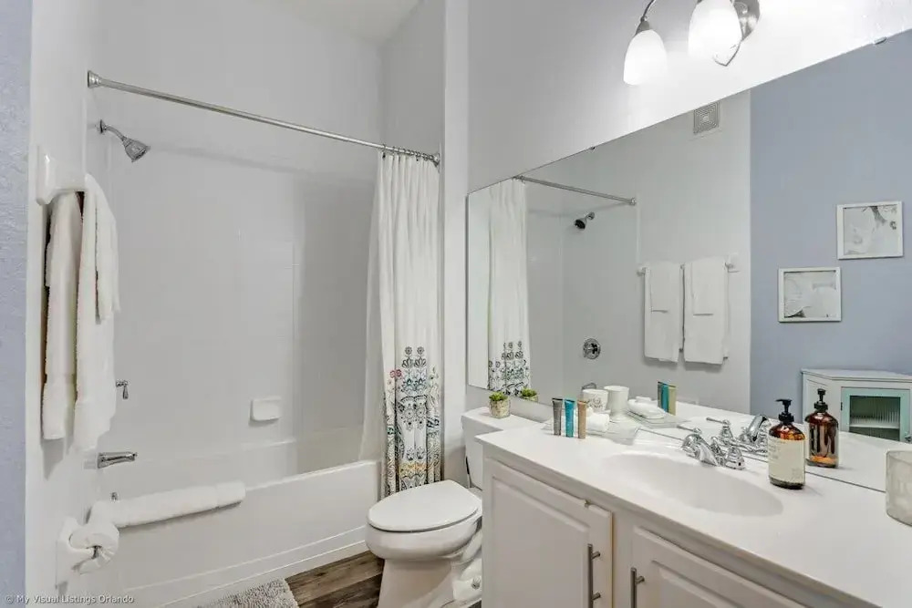 Beautiful Modern Vista Cay Condo, Near Parks-2011