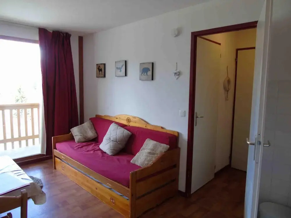 Lou Services Apartment CB24 LSI 001