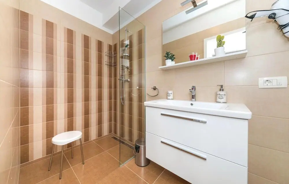 Amazing Home in Kastel Stari with Hot Tub, WiFi & 2 Bedrooms