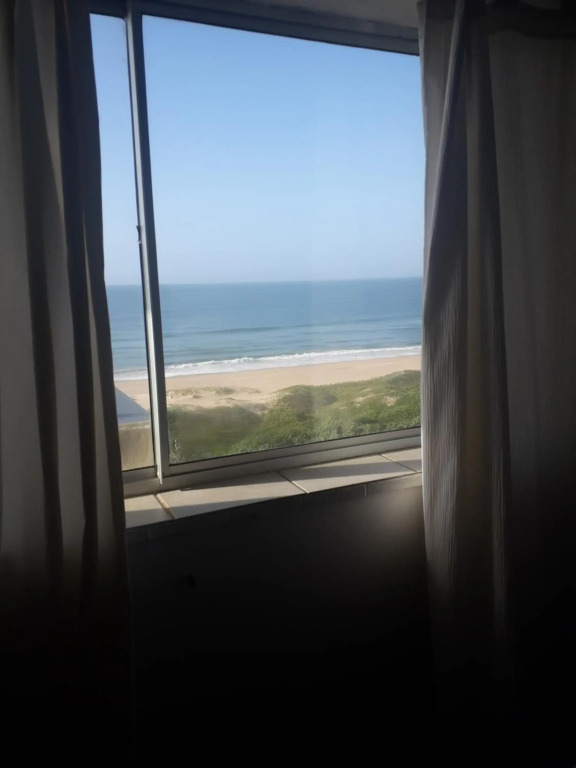 Breezy Seaview- On the Beach
