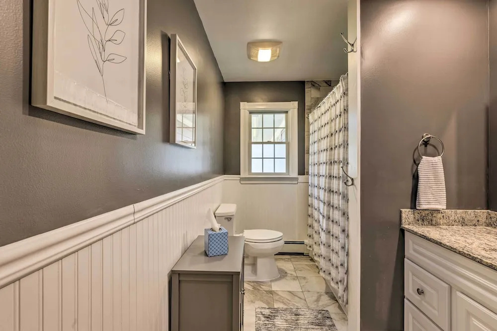 Mattituck Home w/ Fireplaces - Near Wineries