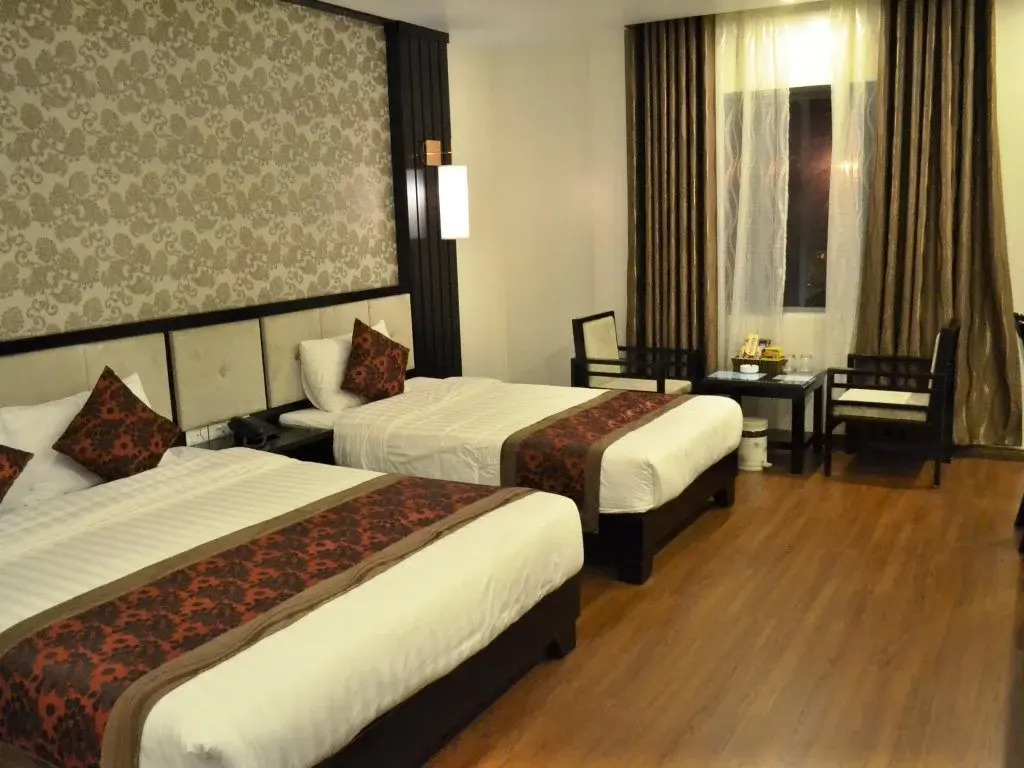 LUXURY HOTEL