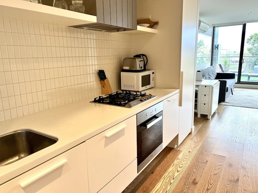 Readyset Apartment on Emerald