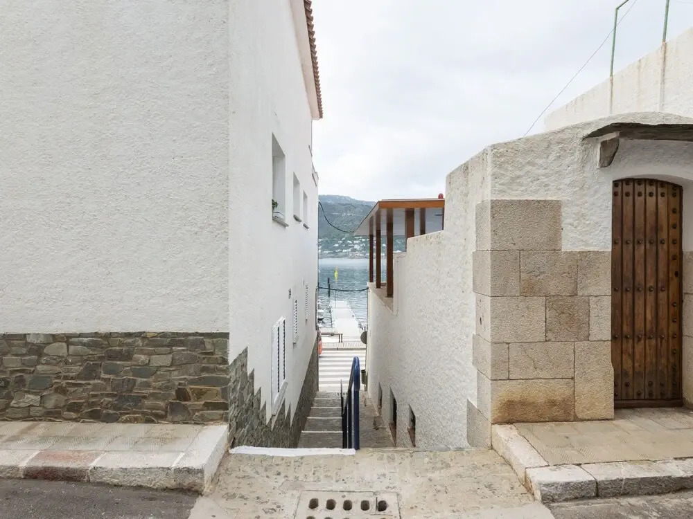 Quaint Farmhouse in Port de la Selva With Fireplace