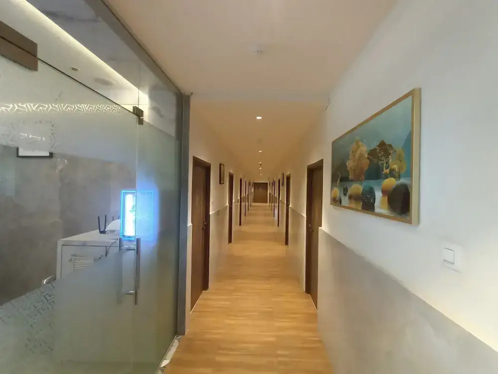 HOTEL MOON LITE RESIDENCY - Marve Road Malad West - Premium Couple Friendly