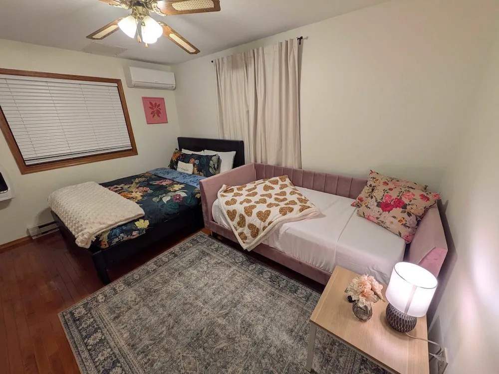 Lakefront Escape w Hot Tub Sauna Game Room
