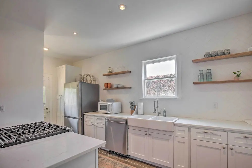 Historic Home w/ Yard Near St Mary's Strip!