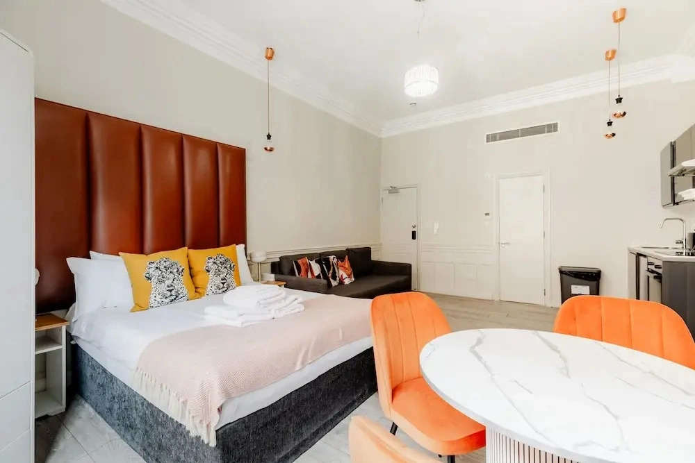 Apts in the Heart of High st Kensington